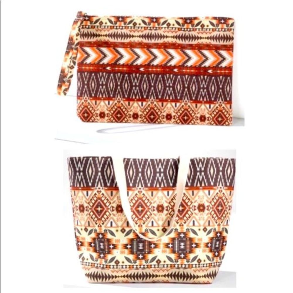 Boho tote with wristlet included! 👜